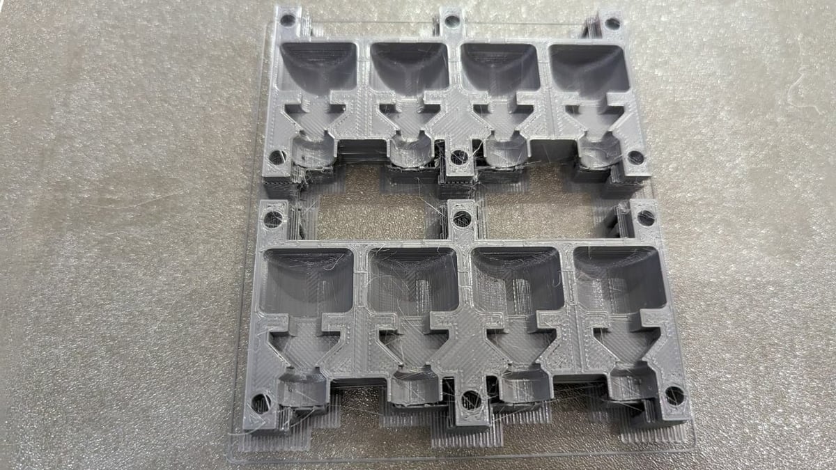 2 mold halves printed on the Prusa Mk3