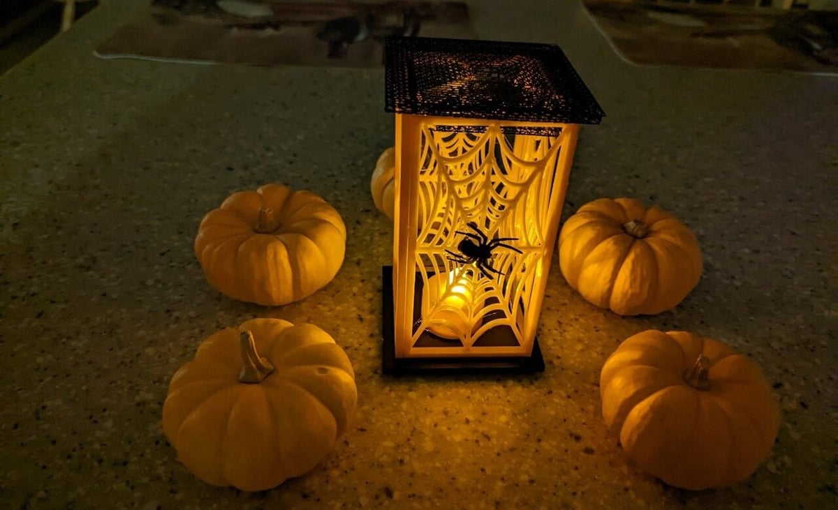 This light will create a nice Halloween mood!
