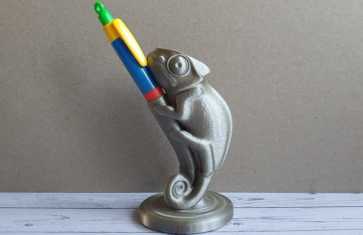 This pen holder will blend right in