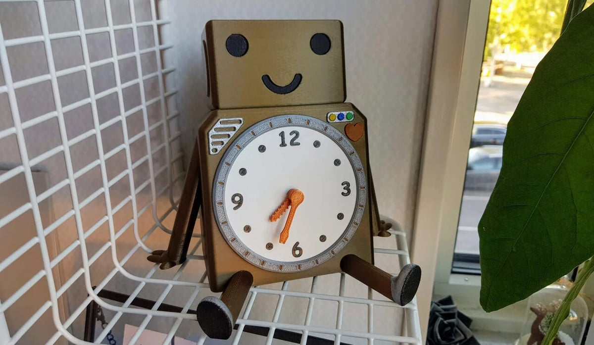 This cute robot clock will bring a smile to your working day