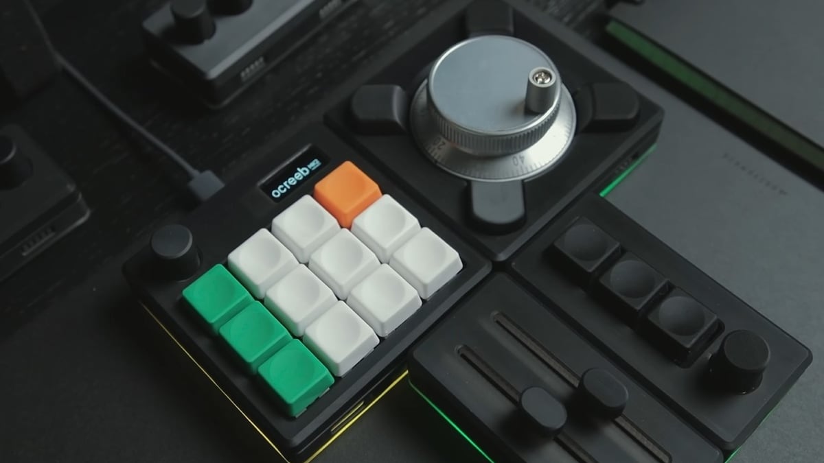 With the modular macro keyboard system, you can arrange the modules in diverse layouts depending on your workflow