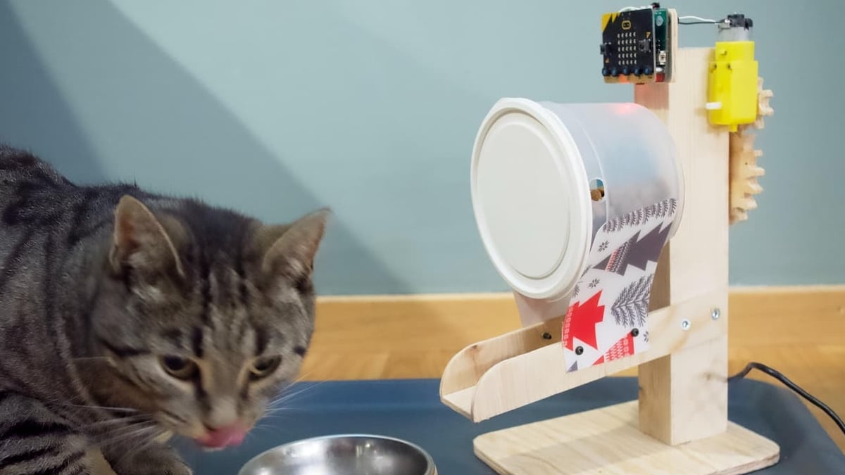 Micro:bit can assist pet parents in providing their beloved pets food at the appropriate times