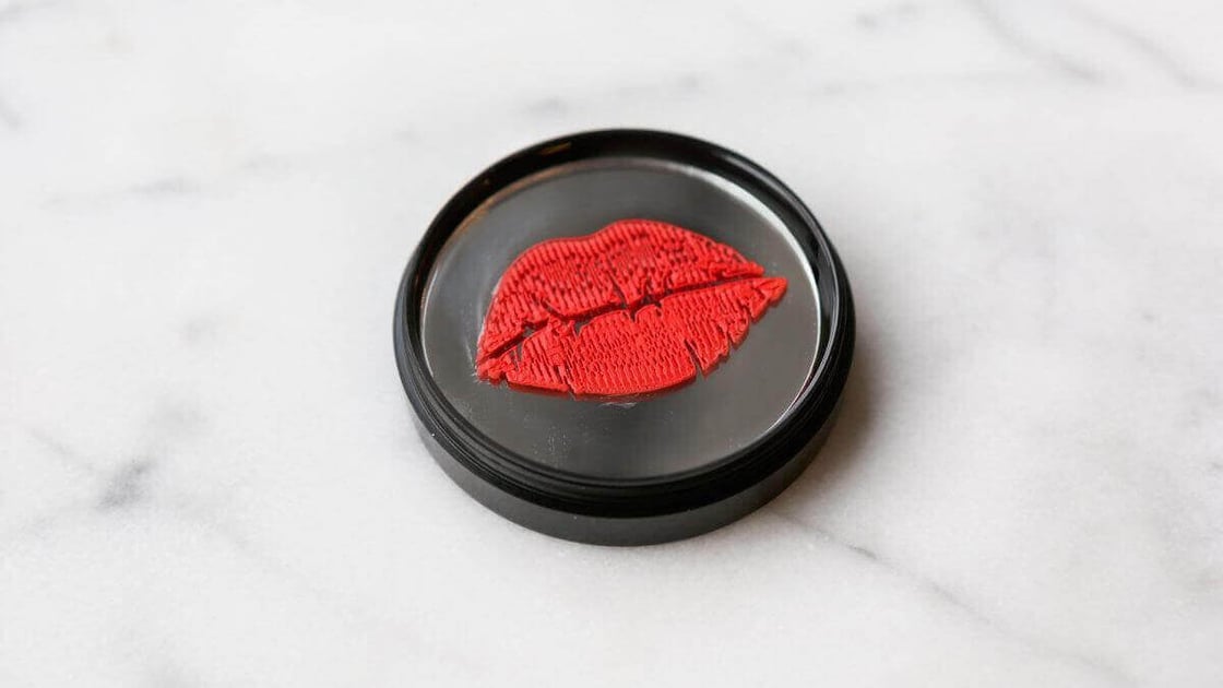 smashbox-offers-3d-printed-lipstick-samples-for-belegendary-collection