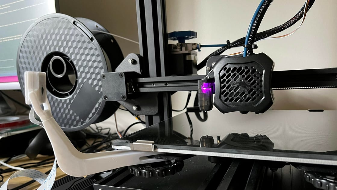 STL file Camera Mount For Ender 3 V2 Neo 📷・3D printable model to