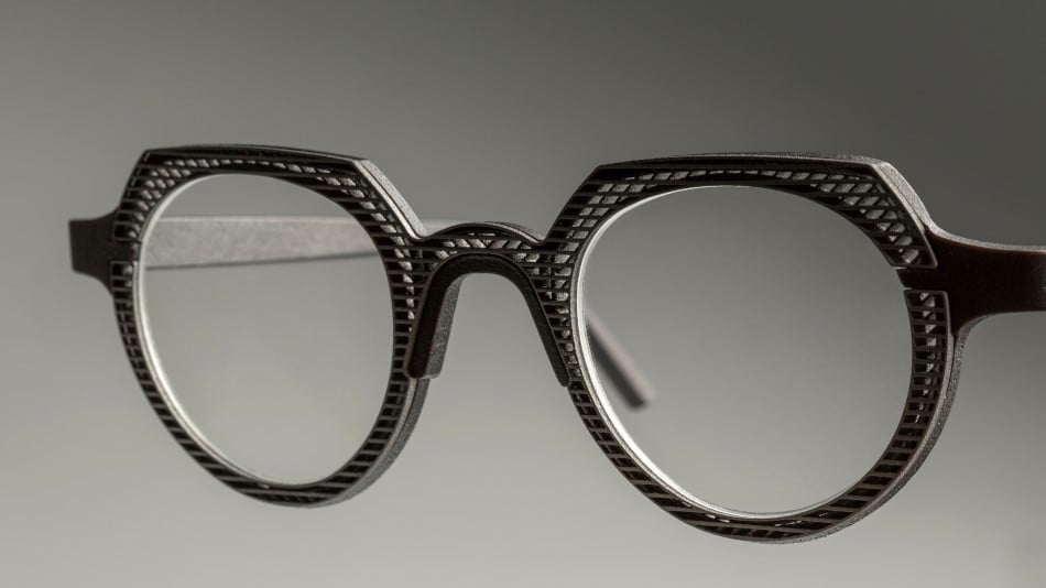 it is normal that left and right side of acetate holes sunglasses