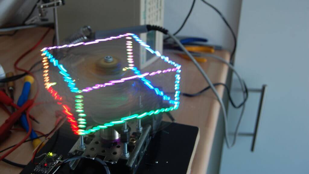 Featured image of Prophelix is a Holographic Display Made with Arduino and 3D Printing