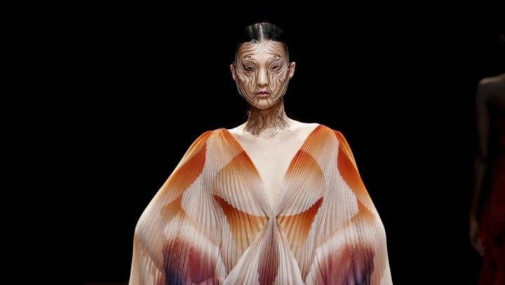 Featured image of Iris van Herpen Showcases 3D Printed Face Jewelry in Shift Souls Collection