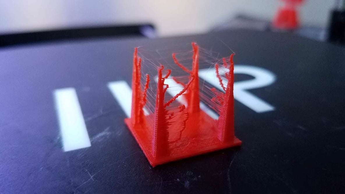 Featured image of Stringing beim 3D-Druck: 5 einfache Tipps gegen Fäden