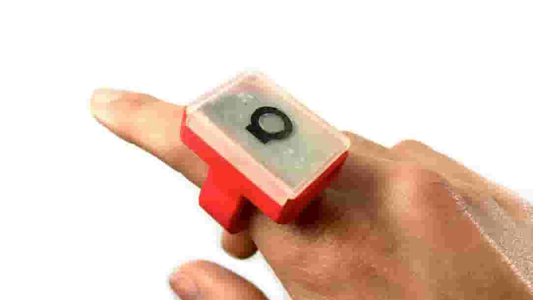 Featured image of OneRing: 15 Year Old Creates 3D Printed Parkinson’s Tracker