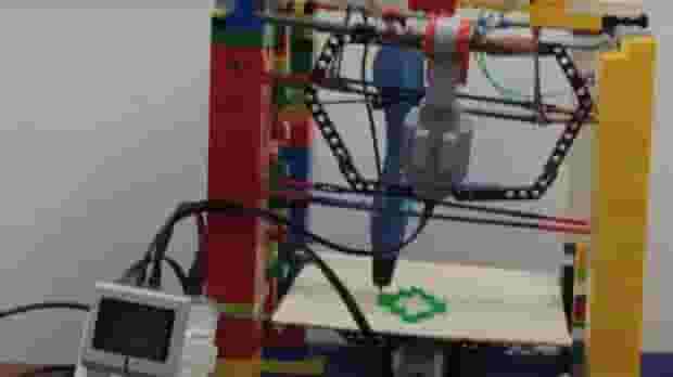 Featured image of 12-Year-Old Builds Working Lego 3D Printer