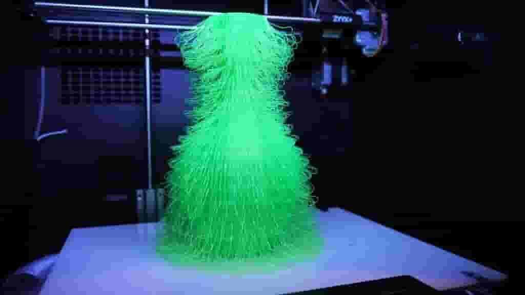 Featured image of Furry Vase is a 3D Printed Experiment with Drooloops