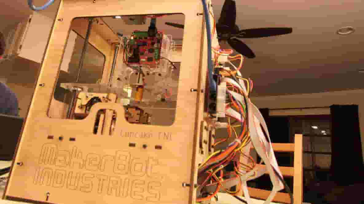 Featured image of Functional MakerBot Cupcake at Midwest RepRap Festival