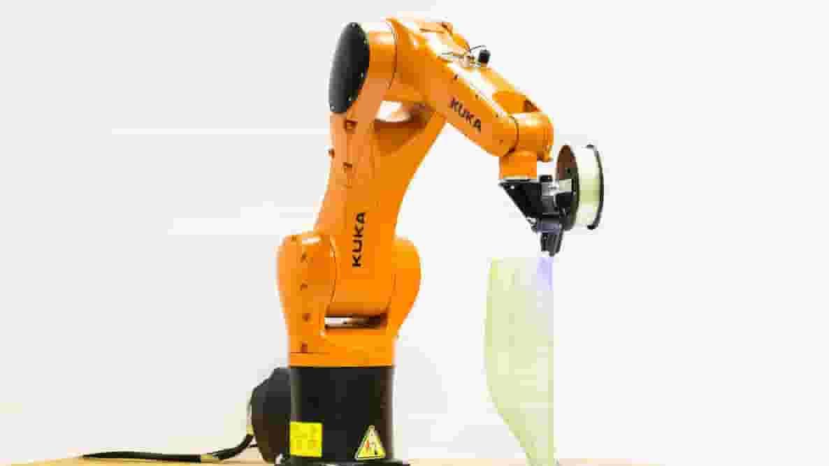 Featured image of Atropos is a Robot Arm That Weaves Fiber Like Spiders Would Do