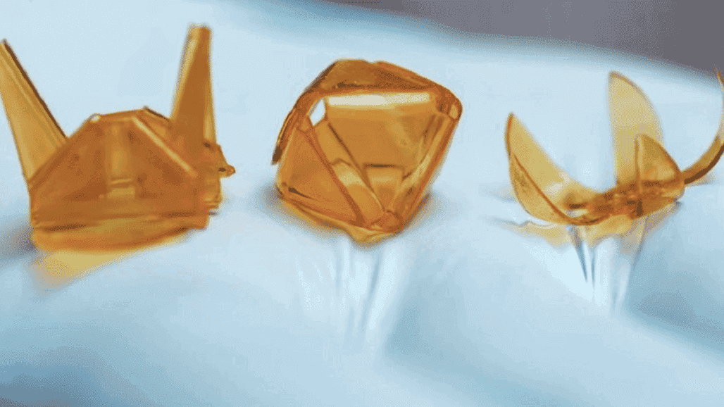 Featured image of 3D Origami Made with Light-Sensitive Polymers and a Projector