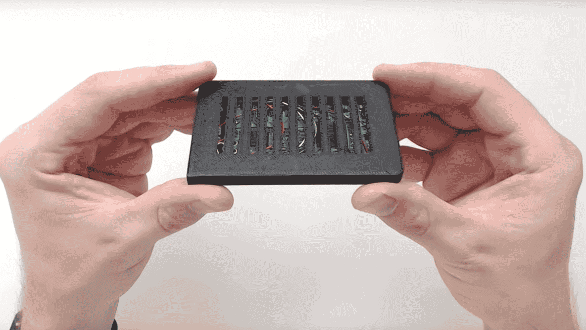 Featured image of Modder Uses 3D Printing & Raspberry Pi To Create Credit Card-Sized PC