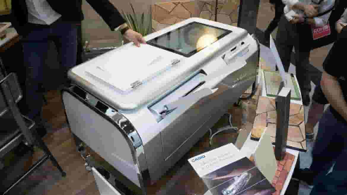 Featured image of Mofrel is a Fake Leather 2.5D Printer Made by Casio