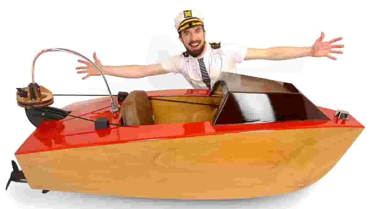 Featured image of Sail Away on DIY Electric Mini Boat Made with 3D Printing and Laser Cutting