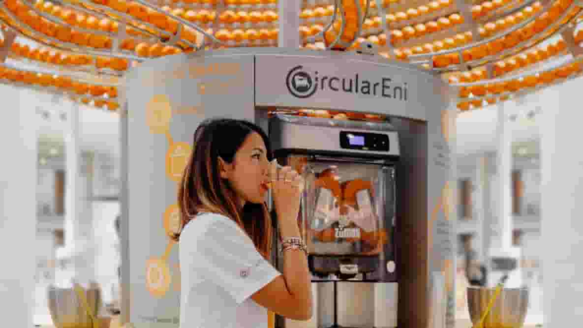 Featured image of Feel the Peel Serves Orange Juice in a 3D Printed Cup Made From the Peel