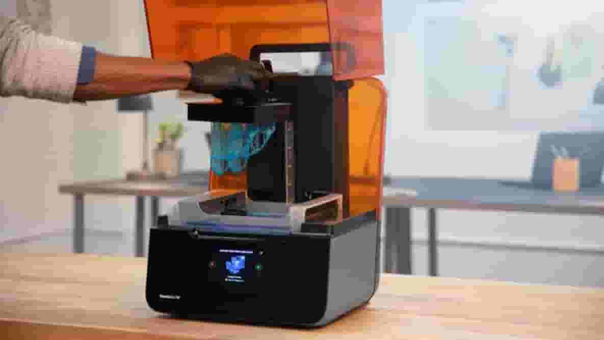 Featured image of Vat Polymerization: What Are SLA, DLP, and LCD?