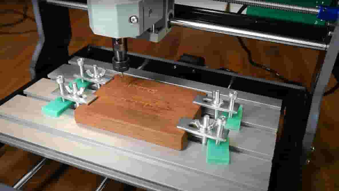 Featured image of Saintsmart Genmitsu CNC 3018-Pro: Review the Specs