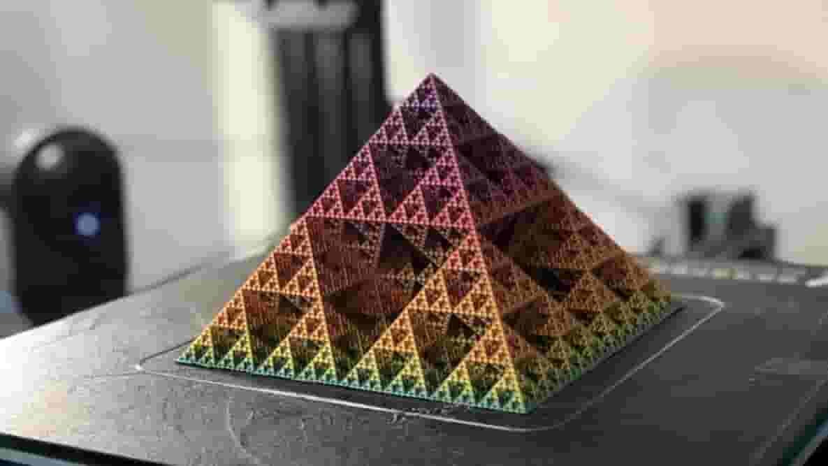 Featured image of 3D Printed Math Art: 10+ Amazing Projects
