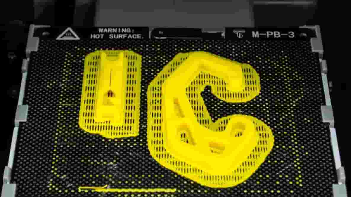 Featured image of How to Remove 3D Prints from the Bed: 7 Safe Ways
