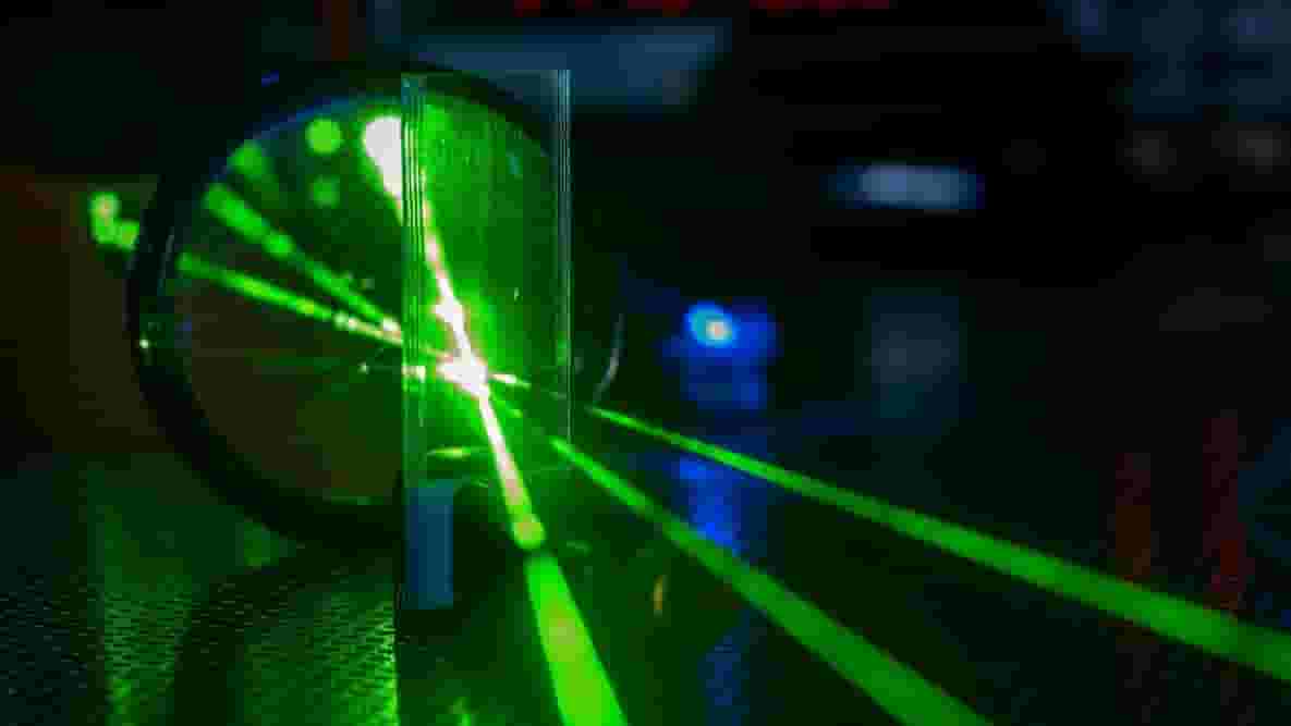 Featured image of CO2 vs Fiber Laser: The Differences