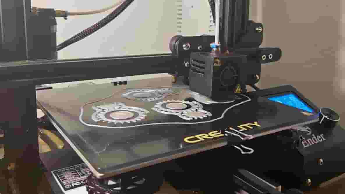 Featured image of 3D Printer Glass Bed: What to Consider & Which to Buy