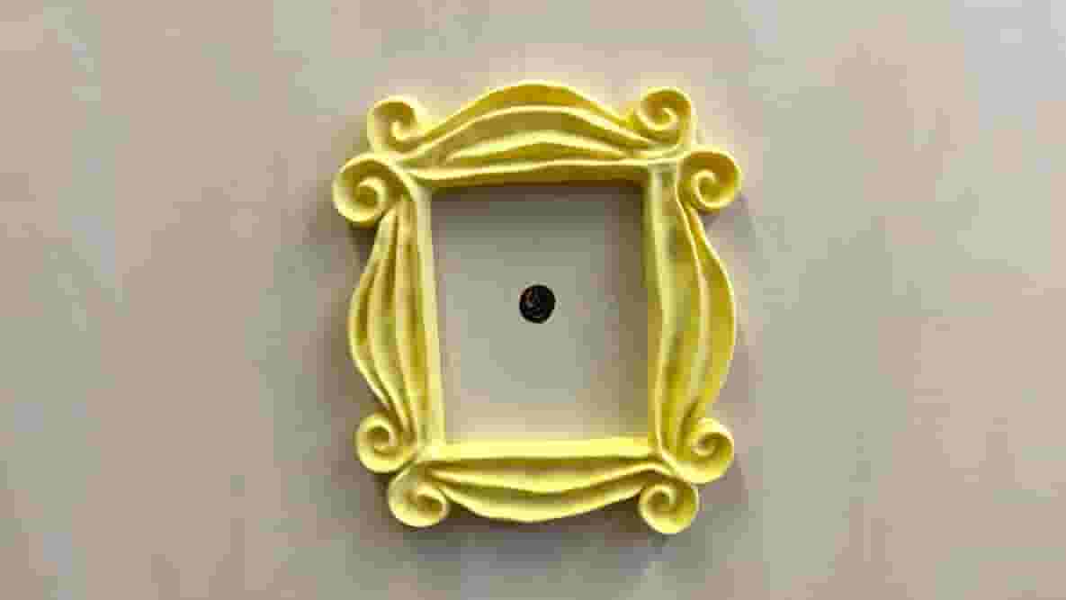 Imagem de destaque Moldura de olho mágico inspirada em Friends para a sua porta