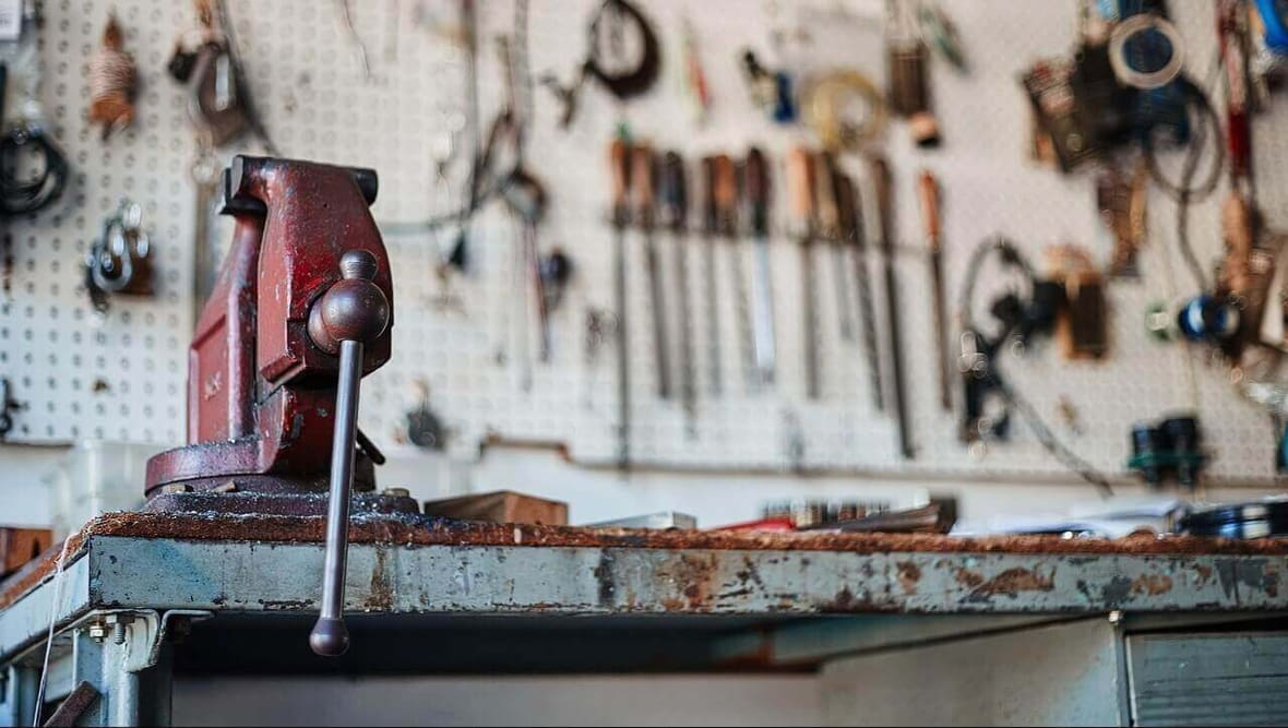 Featured image of 7 Basic 3D Printing Tools to Get Started