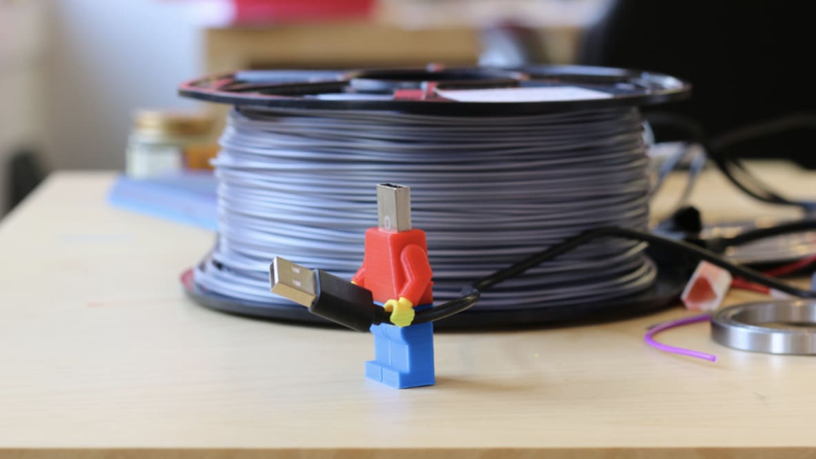 Featured image of The Grooviest 3D Printed LEGO USB Drive Case