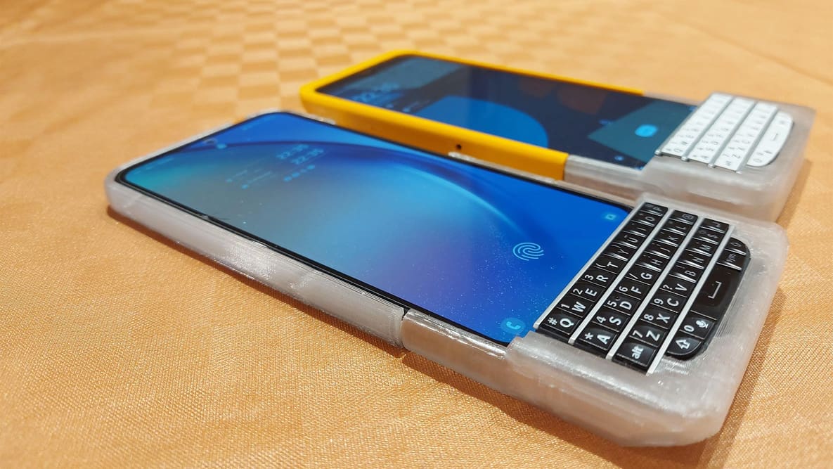 Featured image of This 3D Printable Mod Gives Your Android a Physical Keyboard