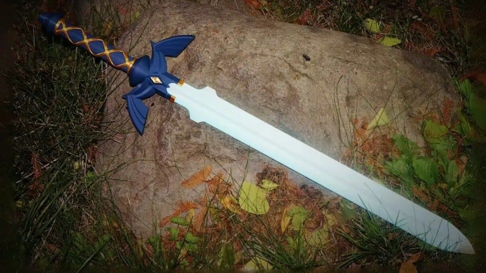 Featured image of Swing & Light Up Your Zelda-Inspired Sword
