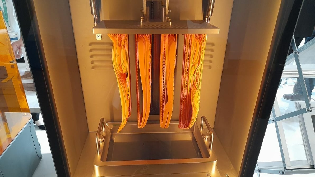 Featured image of SLA vs DLP 3D Printing: The Differences