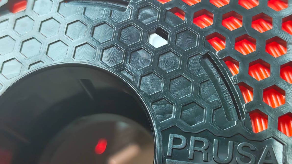Imagem de destaque Prusa apresenta solução open source para etiquetagem inteligente de filamentos