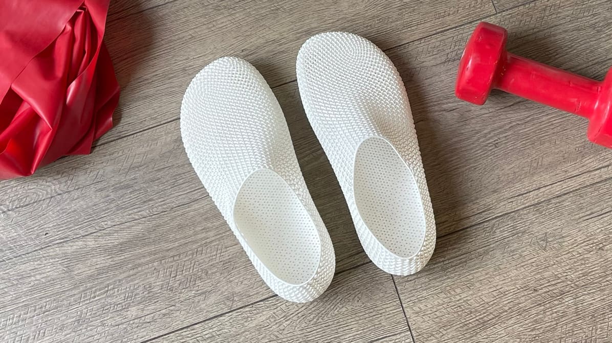 Imagem de destaque Calçados 3D da PollyFab em teste: o que acontece quando o design futurista encontra a usabilidade real?