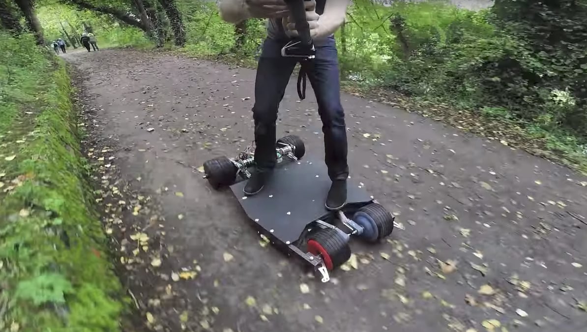 Maker Builds BatBoard, A Batman-Themed Electric Skateboard | All3DP