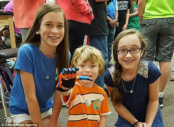 Featured image of Boy Helps 3D Print Prosthetic Hands For Other Children