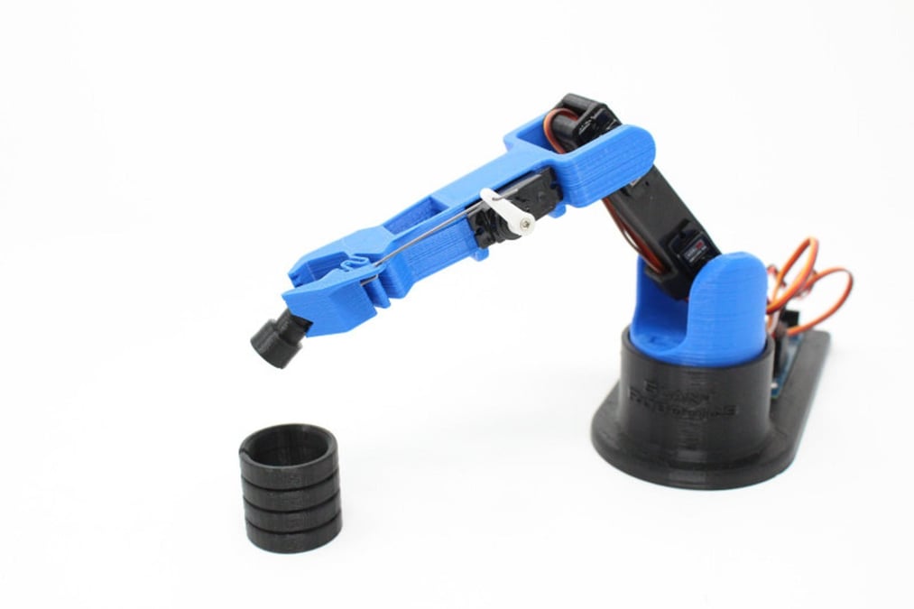 Featured image of LittleArm Releases V3 of 3D Printed DIY Robot Arm Kit on Kickstarter