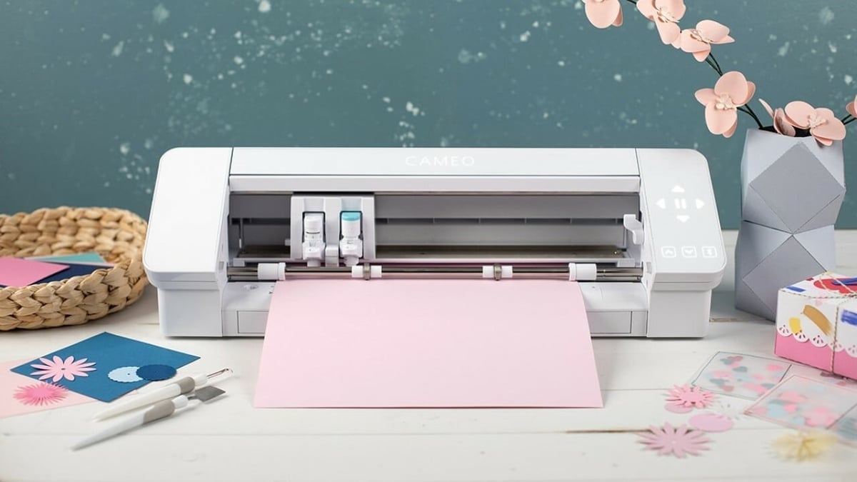 NEW Silhouette Cameo 5  Do you NEED this Machine? Our First Impressions 