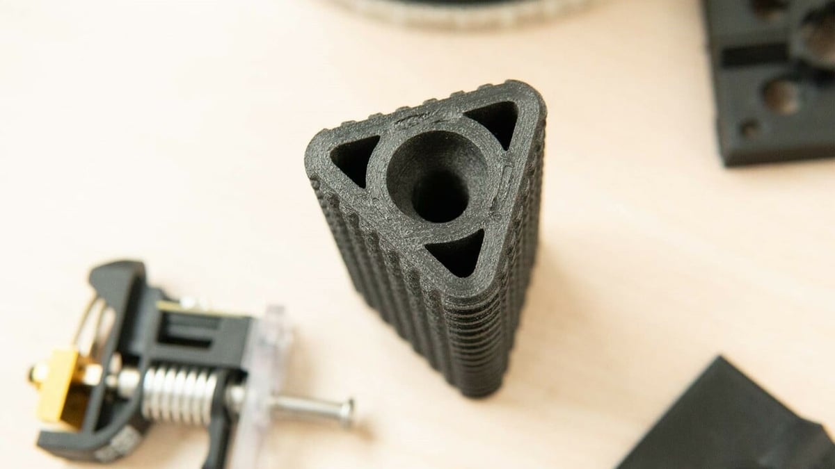 Featured image of Carbon Fiber 3D Printing Service: Best Providers of 2023