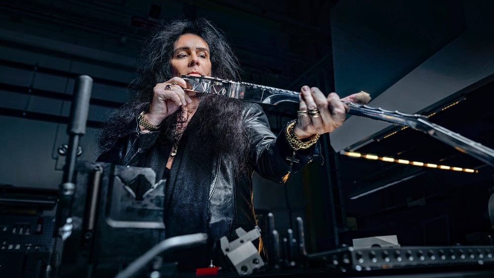 Featured image of Sandvik Challenges Rocker to Break Its Smash-proof 3D Printed Guitar