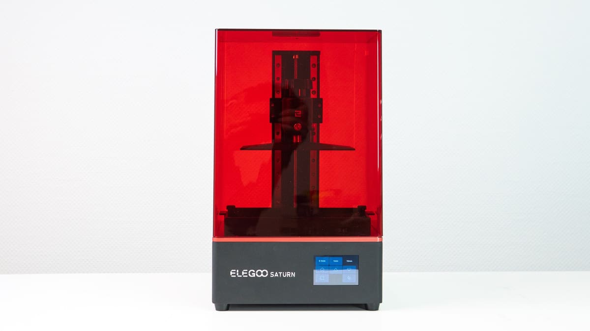 Image de l'en-tête de Elegoo Saturn&nbsp;: on a testé l’imprimante 3D résine