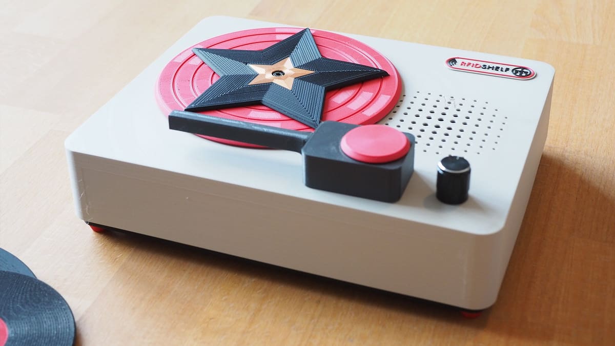 Featured image of This 3D Printed ‘Fake Record Player’ Plays Real Music