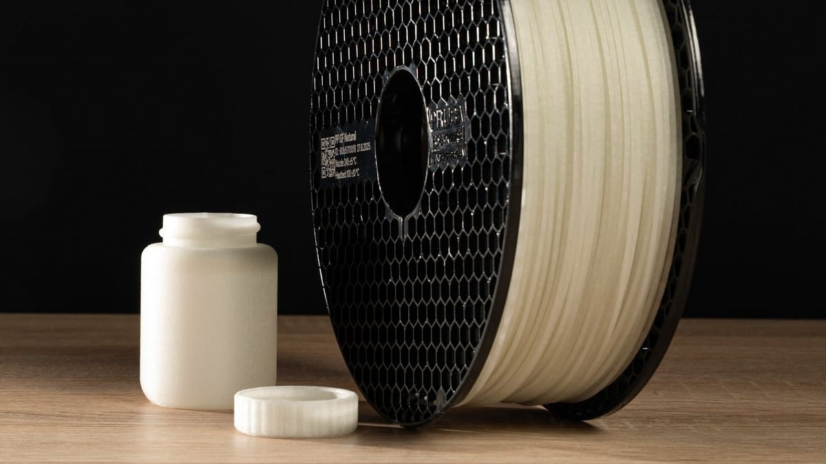 Image de l'en-tête de Prusa lance un filament en polypropylène renforcé de fibre de verre ultra-résistant – Que pouvez-vous en faire ?
