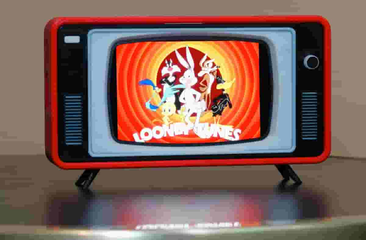 Image of Cool Things to 3D Print: Retro TV Smartphone Stand