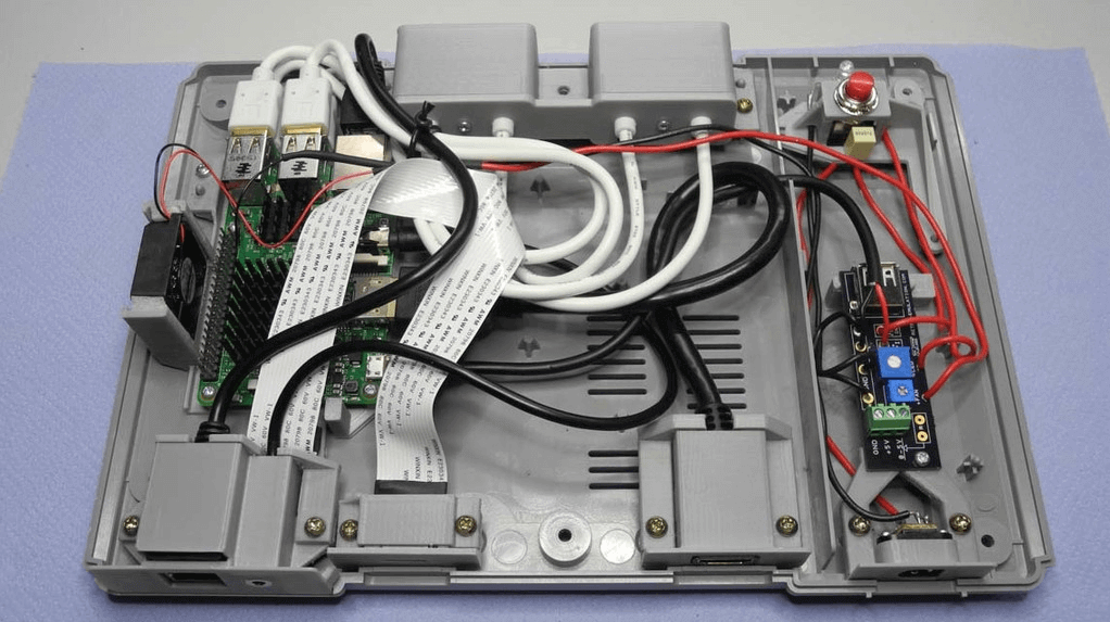 Bild von Retropie-Gehäuse zum 3D-drucken für Raspberry Pi (Handheld)-Konsolen: PlayStation mit Raspberry Pi 3 (Raspberry Pi Gehäuse)