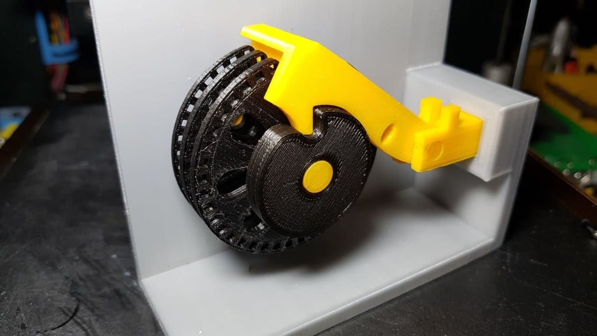 The rear tumblers of this programmable combination lock give a great veiw into the lock's inner workings
