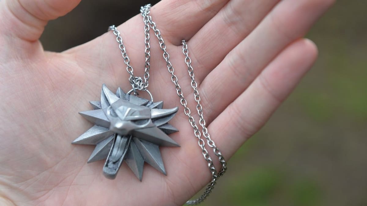 A well-made Witcher Wolf School necklace