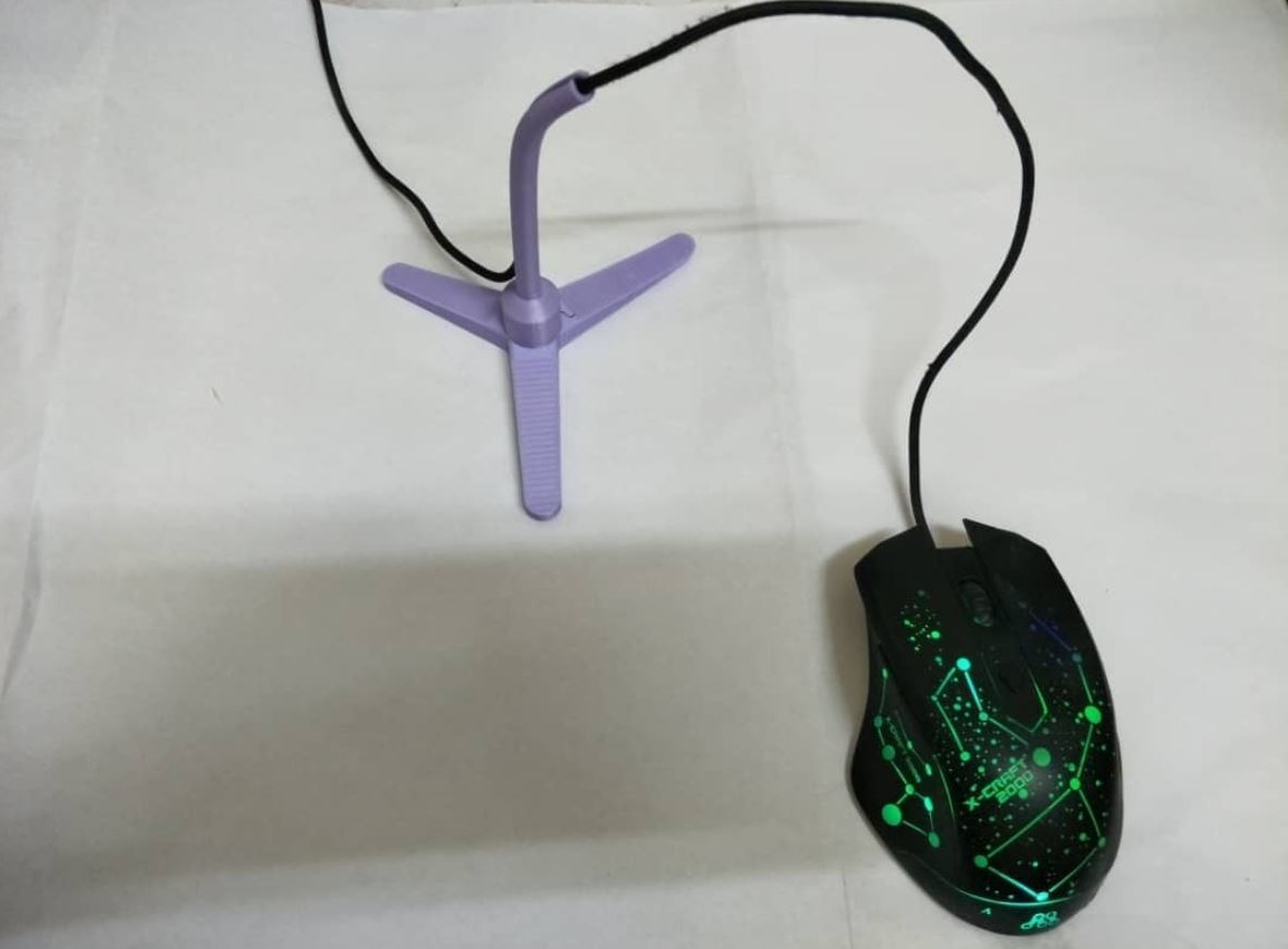 This bungee has three legs that elevate the wire for slack
